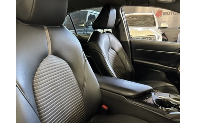 Toyota Camry SE - автомобили, коли, обяви за нови и употребявани 9