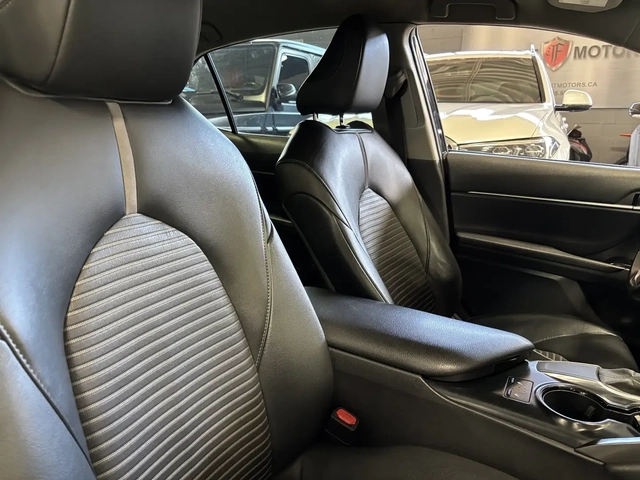Toyota Camry SE - автомобили, коли, обяви за нови и употребявани 9
