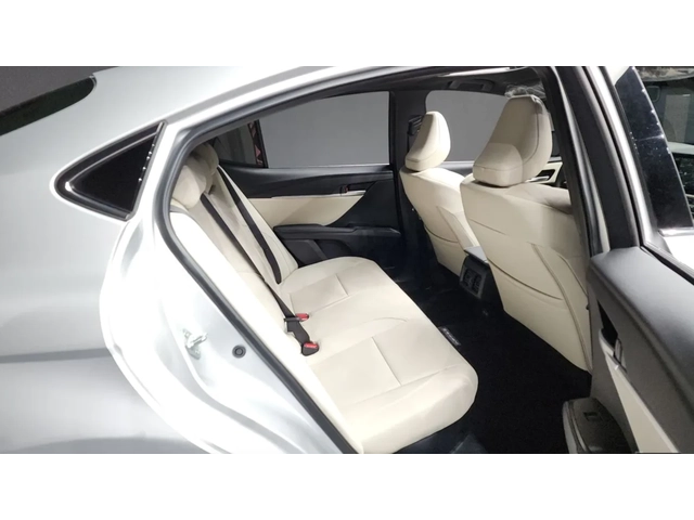 Toyota Camry Hybrid | ОБДУХ | DISTRONIC - автомобили, коли, обяви за нови и употребявани 11