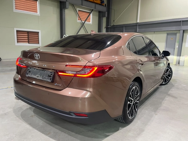 Toyota Camry 2.5 XLE ! Hybrid ! - автомобили, коли, обяви за нови и употребявани 3