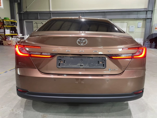 Toyota Camry 2.5 XLE ! Hybrid ! - автомобили, коли, обяви за нови и употребявани 4