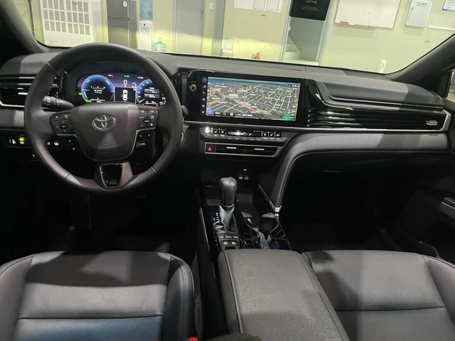 Toyota Camry 2.5 XLE ! Hybrid ! - автомобили, коли, обяви за нови и употребявани 8