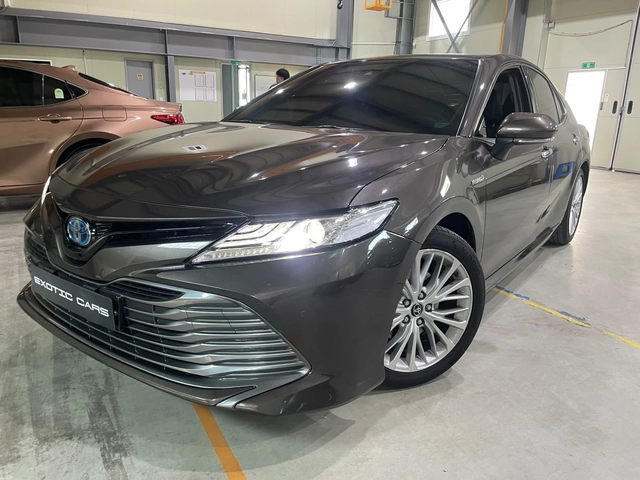 Toyota Camry 2.5 XLE ! Hybrid ! - автомобили, коли, обяви за нови и употребявани 2