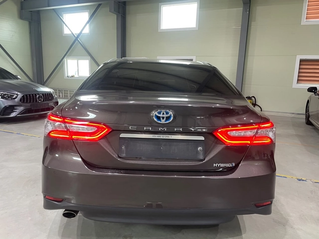 Toyota Camry 2.5 XLE ! Hybrid ! - автомобили, коли, обяви за нови и употребявани 4