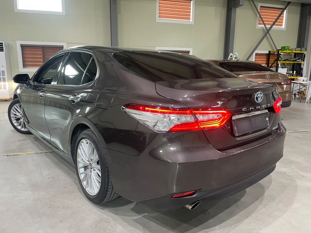 Toyota Camry 2.5 XLE ! Hybrid ! - автомобили, коли, обяви за нови и употребявани 5