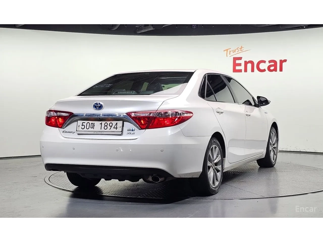 Toyota Camry 2.5 Hybrid XLE| Automatic| Кожа| JBL Premium - автомобили, коли, обяви за нови и употребявани 11