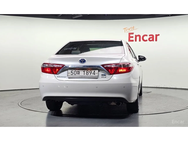 Toyota Camry 2.5 Hybrid XLE| Automatic| Кожа| JBL Premium - автомобили, коли, обяви за нови и употребявани 12