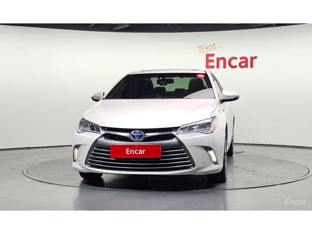 Toyota Camry 2.5 Hybrid XLE| Automatic| Кожа| JBL Premium - автомобили, коли, обяви за нови и употребявани 1