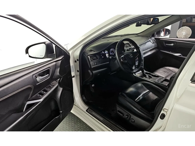 Toyota Camry 2.5 Hybrid XLE| Automatic| Кожа| JBL Premium - автомобили, коли, обяви за нови и употребявани 2