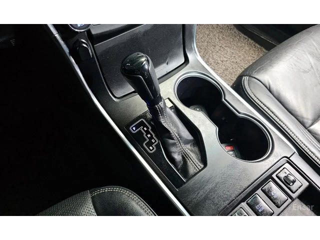 Toyota Camry 2.5 Hybrid XLE| Automatic| Кожа| JBL Premium - автомобили, коли, обяви за нови и употребявани 8