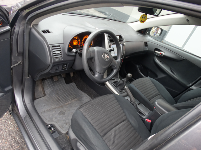 Toyota Corolla 1,4 D4D - автомобили, коли, обяви за нови и употребявани 6