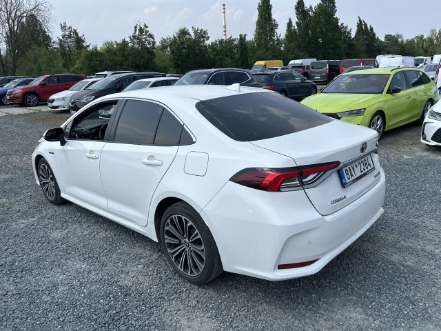Toyota Corolla 1.5 (103 кс) 4WD CVT - автомобили, коли, обяви за нови и употребявани 4