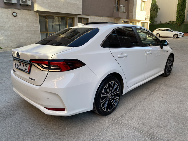 Toyota Corolla 1.5 (103 кс) 4WD CVT - автомобили, коли, обяви за нови и употребявани 4