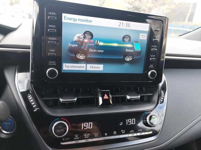 Toyota Corolla 2, 0i HIBRYD+ ТЕГЛИЧ - автомобили, коли, обяви за нови и употребявани 8