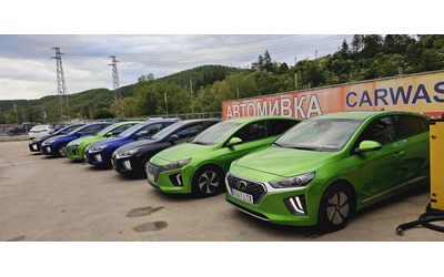 Toyota Corolla Facelift* Hybrid* Подготвени за ТАКСИ - автомобили, коли, обяви за нови и употребявани 16