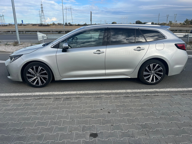 Toyota Corolla 1.8 HYBRID - автомобили, коли, обяви за нови и употребявани 2