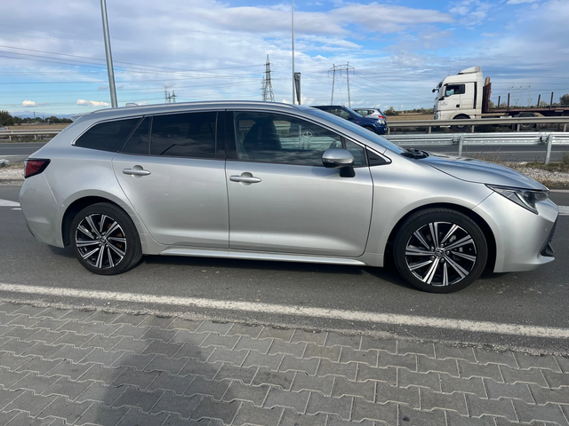 Toyota Corolla 1.8 HYBRID - автомобили, коли, обяви за нови и употребявани 3