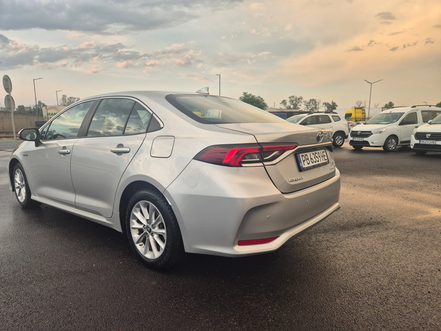 Toyota Corolla EXECUTIVE 1.8 HYBRID A/T - автомобили, коли, обяви за нови и употребявани 2