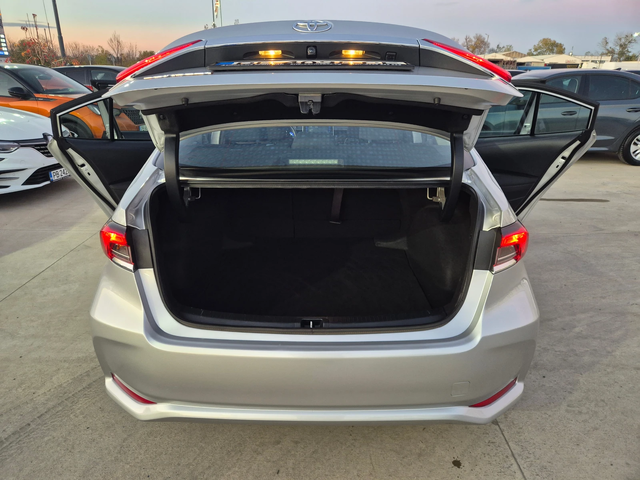 Toyota Corolla EXECUTIVE-КАМЕРА 1.6 M/T - автомобили, коли, обяви за нови и употребявани 10