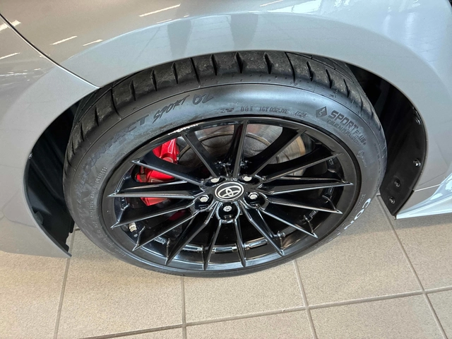 Toyota Corolla GR* CIRCUIT EDITION* - автомобили, коли, обяви за нови и употребявани 6