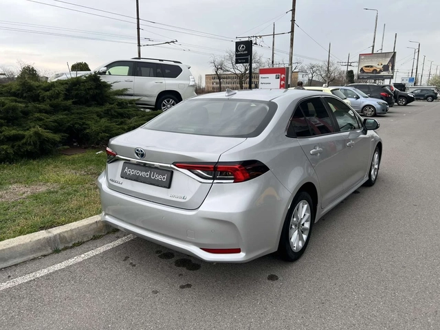 Toyota Corolla 1.8 HEV Executive - автомобили, коли, обяви за нови и употребявани 2
