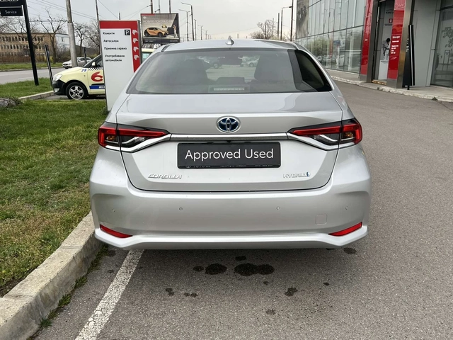 Toyota Corolla 1.8 HEV Executive - автомобили, коли, обяви за нови и употребявани 3