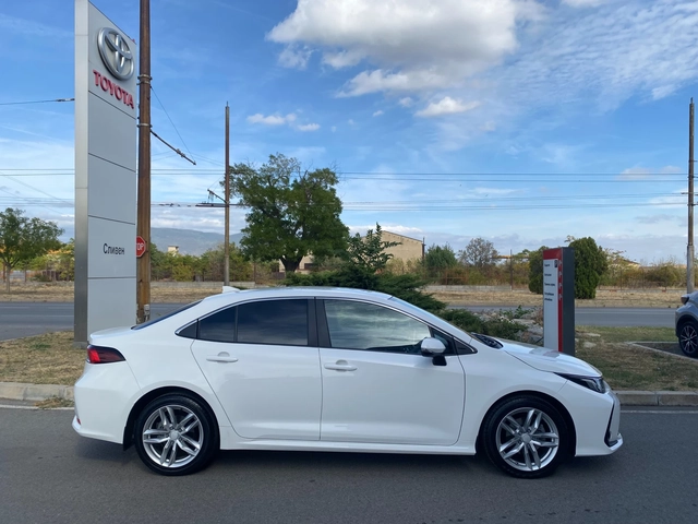 Toyota Corolla 1.8 HEV - автомобили, коли, обяви за нови и употребявани 2