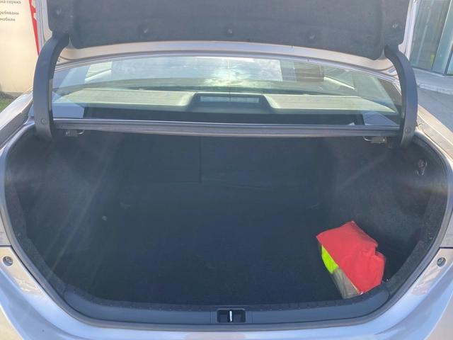 Toyota Corolla 1.6 AT - автомобили, коли, обяви за нови и употребявани 8