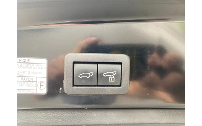 Toyota Corolla Cross 2.0 HEV Luxury FWD - автомобили, коли, обяви за нови и употребявани 9