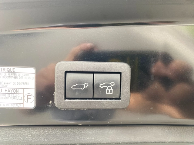 Toyota Corolla Cross 2.0 HEV Luxury FWD - автомобили, коли, обяви за нови и употребявани 9