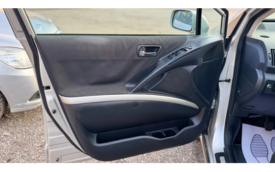 Toyota Corolla verso 7 МЕСТНА - автомобили, коли, обяви за нови и употребявани 7