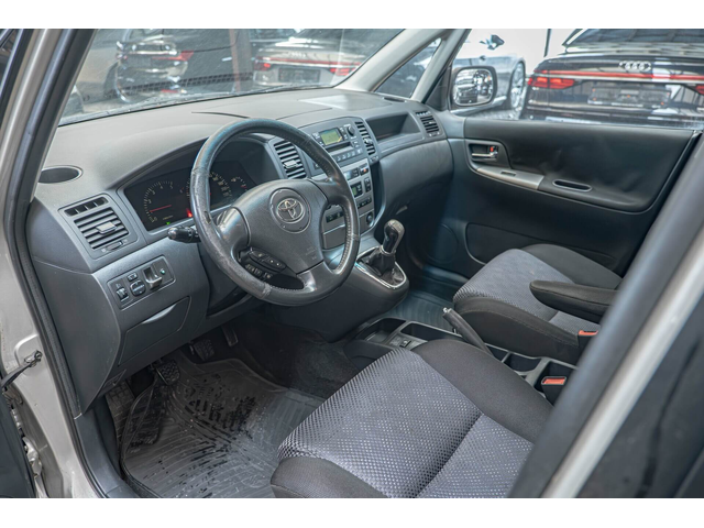 Toyota Corolla Verso 2.0D-4D/УЧЕБЕН/Климатроник - автомобили, коли, обяви за нови и употребявани 4