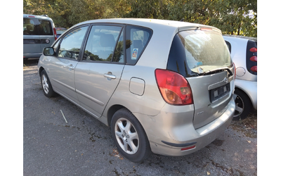 toyota-corolla-verso - 2