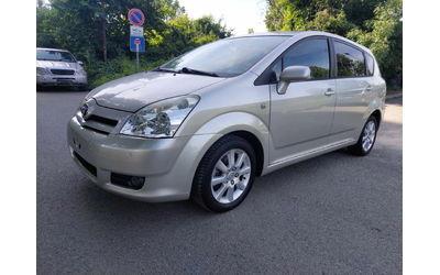 toyota-corolla-verso - 1