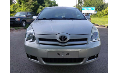 toyota-corolla-verso - 2