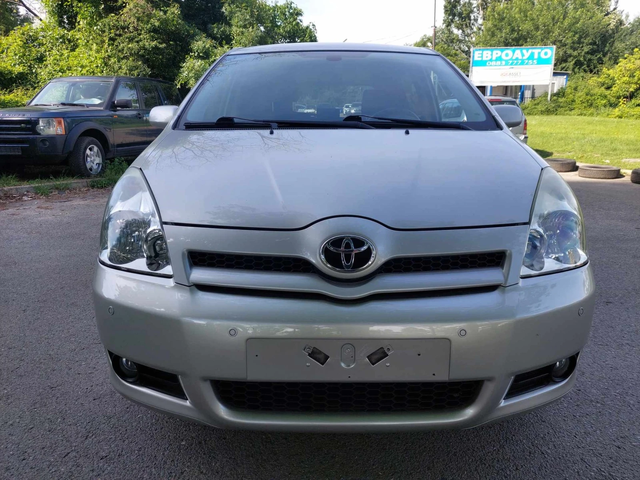 Toyota Corolla verso 1, 6i 110ps - автомобили, коли, обяви за нови и употребявани 2