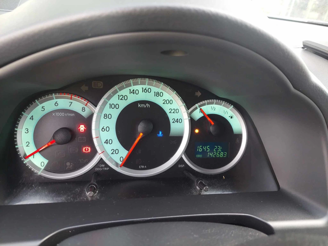 Toyota Corolla verso 1, 6i 110ps - автомобили, коли, обяви за нови и употребявани 7