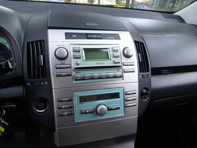 Toyota Corolla verso 1, 6i 110ps - автомобили, коли, обяви за нови и употребявани 8