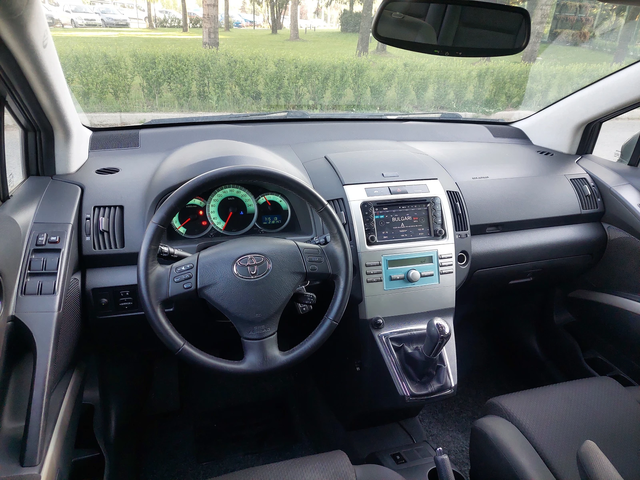 Toyota Corolla verso 1, 6i 110ps Italy - автомобили, коли, обяви за нови и употребявани 5
