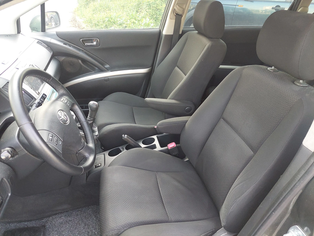 Toyota Corolla verso 1, 6i 110ps Italy - автомобили, коли, обяви за нови и употребявани 6