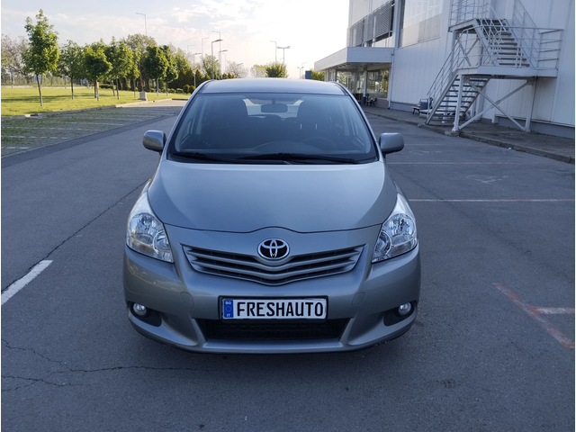 Toyota Corolla verso 2.0D4D - автомобили, коли, обяви за нови и употребявани 0