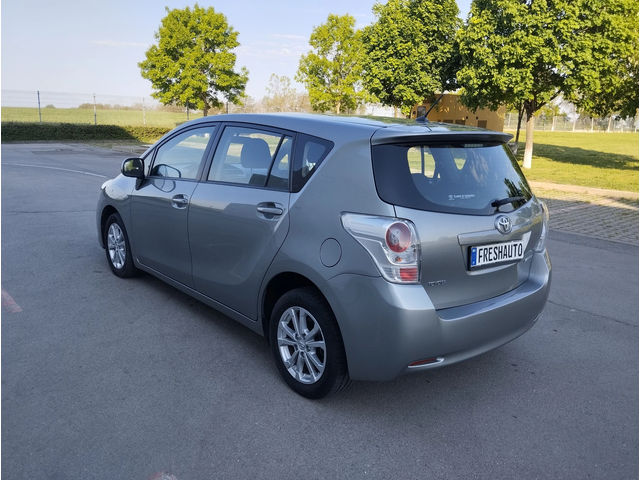 Toyota Corolla verso 2.0D4D - автомобили, коли, обяви за нови и употребявани 3