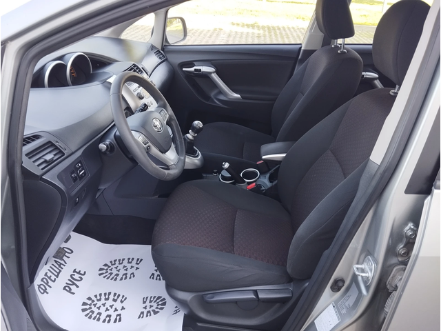 Toyota Corolla verso 2.0D4D - автомобили, коли, обяви за нови и употребявани 5