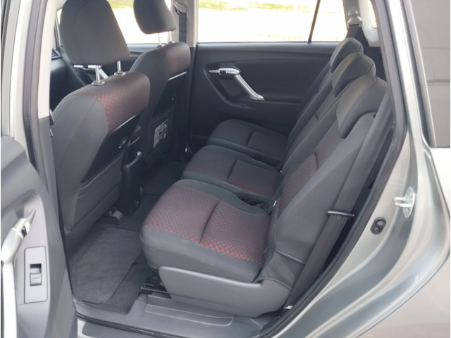 Toyota Corolla verso 2.0D4D - автомобили, коли, обяви за нови и употребявани 7