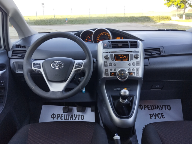 Toyota Corolla verso 2.0D4D - автомобили, коли, обяви за нови и употребявани 9