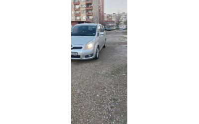 toyota-corolla-verso - 1