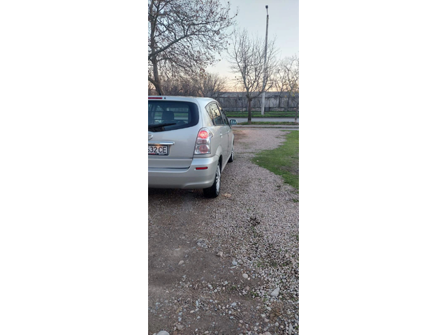 Toyota Corolla verso 2.2 d4d - автомобили, коли, обяви за нови и употребявани 4