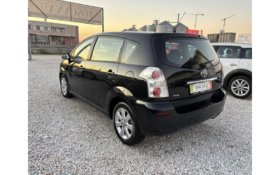 toyota-corolla-verso - 2