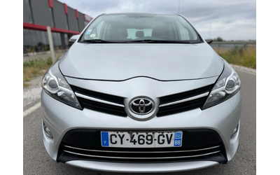 toyota-corolla-verso - 1