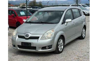 toyota-corolla-verso - 0